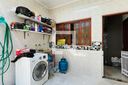 Casa à venda com 260m², 5 quartos e 2 vagas Casa à venda com 260m², 5 quartos e 2 vagasÁrea de Serviço