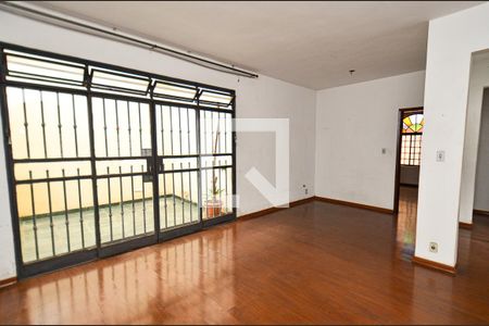 Sala de estar de casa à venda com 3 quartos, 268m² em Cidade Nova, Belo Horizonte