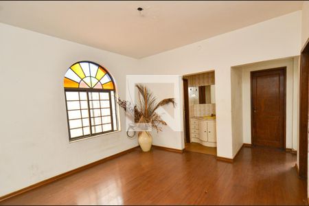 Sala de estar de casa à venda com 3 quartos, 268m² em Cidade Nova, Belo Horizonte