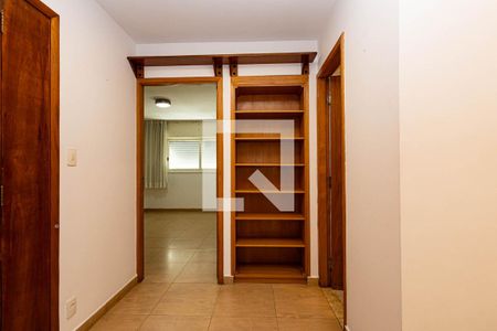 Corredor de apartamento à venda com 3 quartos, 108m² em Jardim Paulista, São Paulo