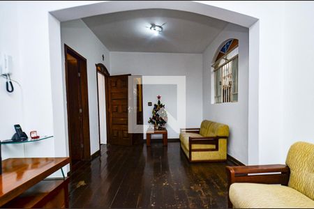 Casa à venda com 4 quartos, 310m² em Santa Tereza, Belo Horizonte