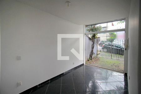 Sala 1 de casa para alugar com 2 quartos, 65m² em Santo Antônio, Belo Horizonte