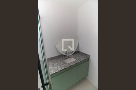 Banheiro de kitnet/studio para alugar com 1 quarto, 39m² em Ingá, Niterói