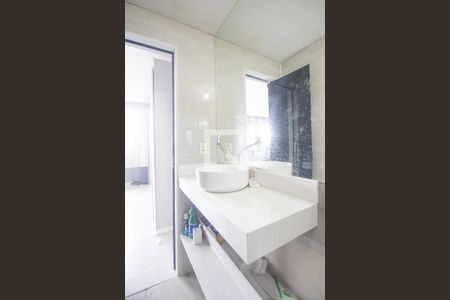 Banheiro de kitnet/studio para alugar com 1 quarto, 81m² em Brasilândia, São Gonçalo