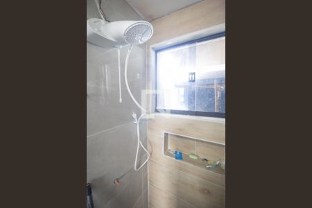 Banheiro de kitnet/studio para alugar com 1 quarto, 81m² em Brasilândia, São Gonçalo