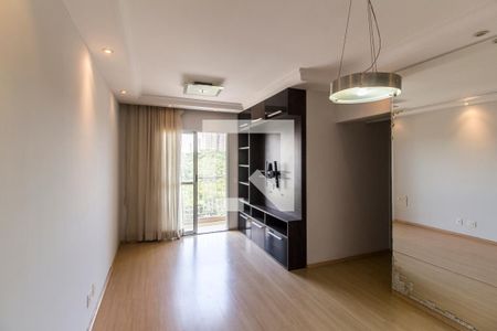 Sala de TV de apartamento à venda com 3 quartos, 69m² em Jardim Tupanci, Barueri