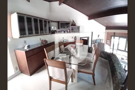 Casa à venda com 4 quartos, 294m² em Itaipu, Niterói