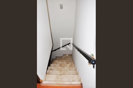 Casa de condomínio à venda com 121m², 2 quartos e 2 vagas Casa de condomínio à venda com 121m², 2 quartos e 2 vagasDetalhe - Escada Quartos