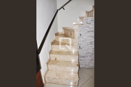 Casa de condomínio à venda com 121m², 2 quartos e 2 vagas Casa de condomínio à venda com 121m², 2 quartos e 2 vagasDetalhe - Escada Quartos