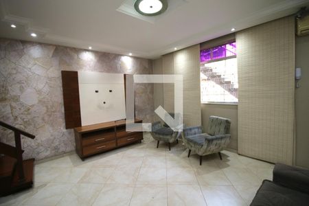 Sala de casa à venda com 4 quartos, 170m² em Olaria, Rio de Janeiro