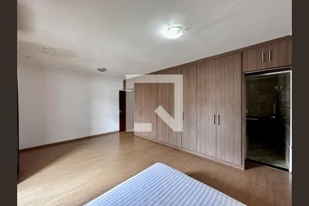 Suíte  de casa para alugar com 4 quartos, 240m² em Jardim Tupa, São Paulo