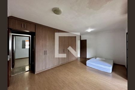 Suíte  de casa para alugar com 4 quartos, 240m² em Jardim Tupa, São Paulo