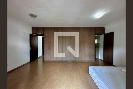 Suíte  de casa para alugar com 4 quartos, 240m² em Jardim Tupa, São Paulo