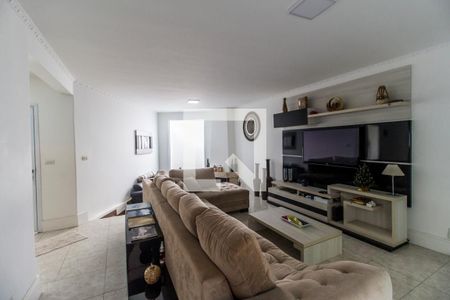 Sala de TV de casa de condomínio para alugar com 4 quartos, 258m² em Alphaville, Santana de Parnaíba