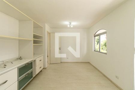 Sala de casa de condomínio para alugar com 2 quartos, 65m² em Capão Raso, Curitiba