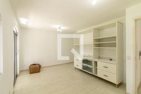 Sala de casa de condomínio para alugar com 2 quartos, 65m² em Capão Raso, Curitiba