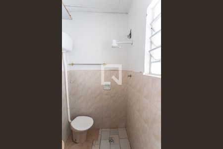 Banheiro Social de kitnet/studio para alugar com 1 quarto, 35m² em Santa Efigênia, Belo Horizonte