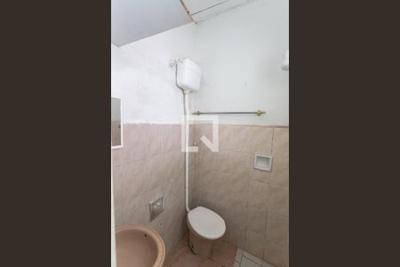 Banheiro Social de kitnet/studio para alugar com 1 quarto, 35m² em Santa Efigênia, Belo Horizonte