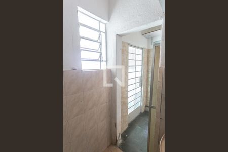 Banheiro Social de kitnet/studio para alugar com 1 quarto, 35m² em Santa Efigênia, Belo Horizonte