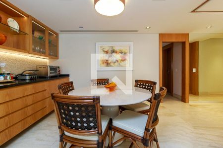 Apartamento à venda com 370m², 3 quartos e 5 vagas Apartamento à venda com 370m², 3 quartos e 5 vagasSala