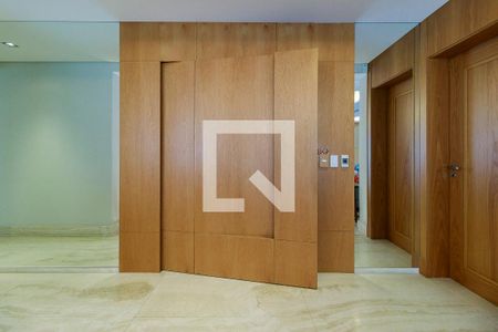 Apartamento à venda com 370m², 3 quartos e 5 vagas Apartamento à venda com 370m², 3 quartos e 5 vagasEntrada