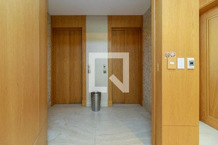 Apartamento à venda com 370m², 3 quartos e 5 vagas Apartamento à venda com 370m², 3 quartos e 5 vagasHall Privativo