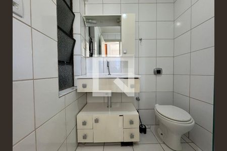 Banheiro de apartamento à venda com 1 quarto, 60m² em Centro, São Leopoldo