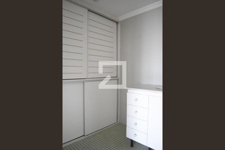 Banheiro de apartamento para alugar com 1 quarto, 36m² em Bigorrilho, Curitiba