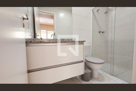 Banheiro de kitnet/studio para alugar com 1 quarto, 48m² em Centro, Jundiaí