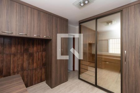 Closet da suíte de casa para alugar com 3 quartos, 180m² em Parque Edu Chaves, São Paulo