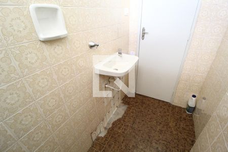 Banheiro de kitnet/studio para alugar com 1 quarto, 25m² em Nossa Senhora Aparecida, Uberlândia