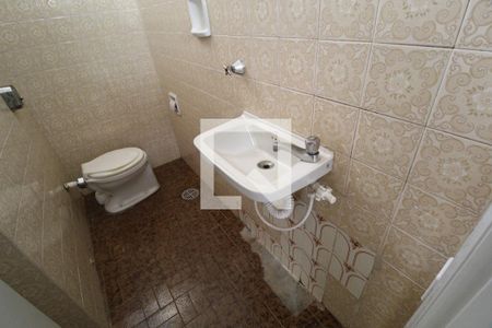 Banheiro de kitnet/studio para alugar com 1 quarto, 25m² em Nossa Senhora Aparecida, Uberlândia