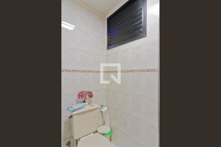 Banheiro de apartamento para alugar com 1 quarto, 55m² em Vila Mangalot, São Paulo