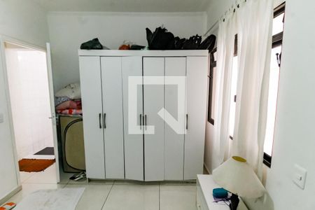 Quarto 1 - Armários de casa para alugar com 4 quartos, 157m² em Jardim Campo Limpo, São Paulo