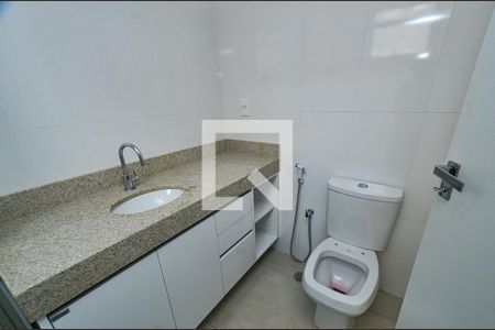 Banheiro de apartamento à venda com 1 quarto, 46m² em Lourdes, Belo Horizonte