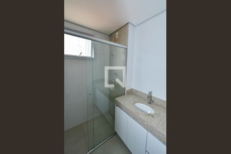 Banheiro de apartamento à venda com 1 quarto, 46m² em Lourdes, Belo Horizonte