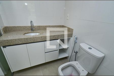 Banheiro de apartamento à venda com 1 quarto, 46m² em Lourdes, Belo Horizonte