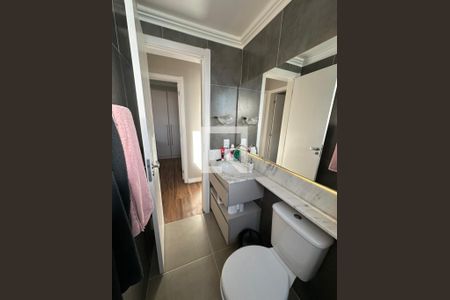 Banheiro de apartamento à venda com 2 quartos, 48m² em Ipanema, Porto Alegre