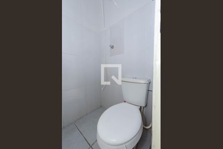 Banheiro de kitnet/studio para alugar com 1 quarto, 55m² em Caiçaras, Belo Horizonte