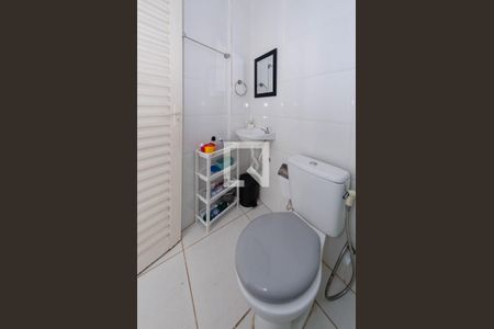 Banheiro de apartamento para alugar com 3 quartos, 55m² em Caiçaras, Belo Horizonte