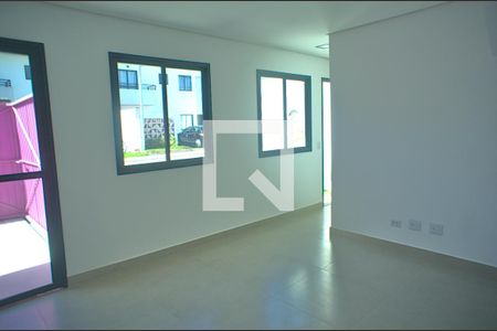 Sala de casa para alugar com 2 quartos, 77m² em Jardim Petropolis, Cotia