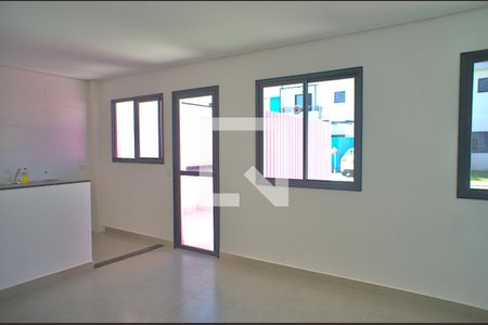 Sala de casa para alugar com 2 quartos, 77m² em Jardim Petropolis, Cotia