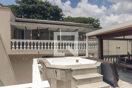 Casa à venda com 500m², 4 quartos e 3 vagas Casa à venda com 500m², 4 quartos e 3 vagasQuintal