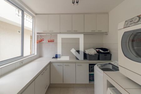 Casa à venda com 500m², 4 quartos e 3 vagas Casa à venda com 500m², 4 quartos e 3 vagasLavanderia