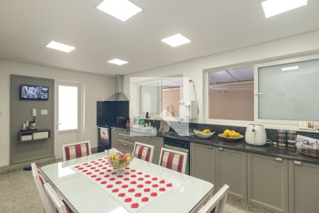 Casa à venda com 500m², 4 quartos e 3 vagas Casa à venda com 500m², 4 quartos e 3 vagasCozinha