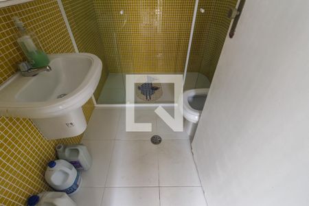 Casa à venda com 500m², 4 quartos e 3 vagas Casa à venda com 500m², 4 quartos e 3 vagasBanheiro de Serviço 2