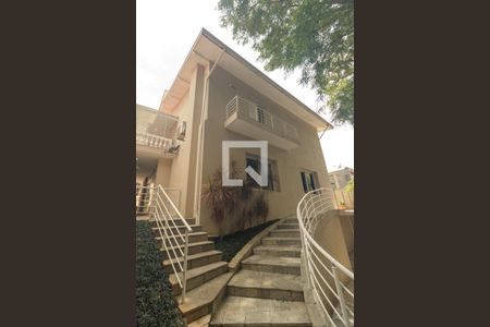 Casa à venda com 500m², 4 quartos e 3 vagas Casa à venda com 500m², 4 quartos e 3 vagasFachada