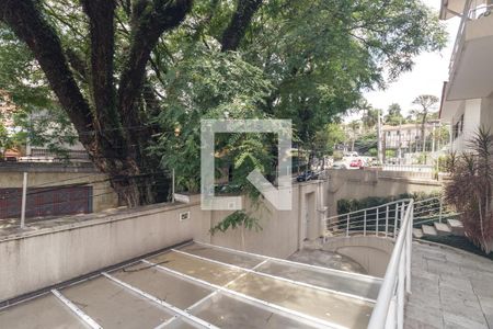 Casa à venda com 500m², 4 quartos e 3 vagas Casa à venda com 500m², 4 quartos e 3 vagasFachada