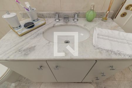 Casa à venda com 500m², 4 quartos e 3 vagas Casa à venda com 500m², 4 quartos e 3 vagasBanheiro 3