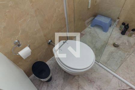 Casa à venda com 500m², 4 quartos e 3 vagas Casa à venda com 500m², 4 quartos e 3 vagasBanheiro 4